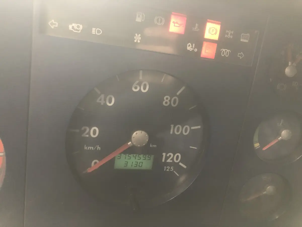 LOTE 078 - Caminhão VW/17.210 com bau, branco, ano 2000, placa MAW3043 