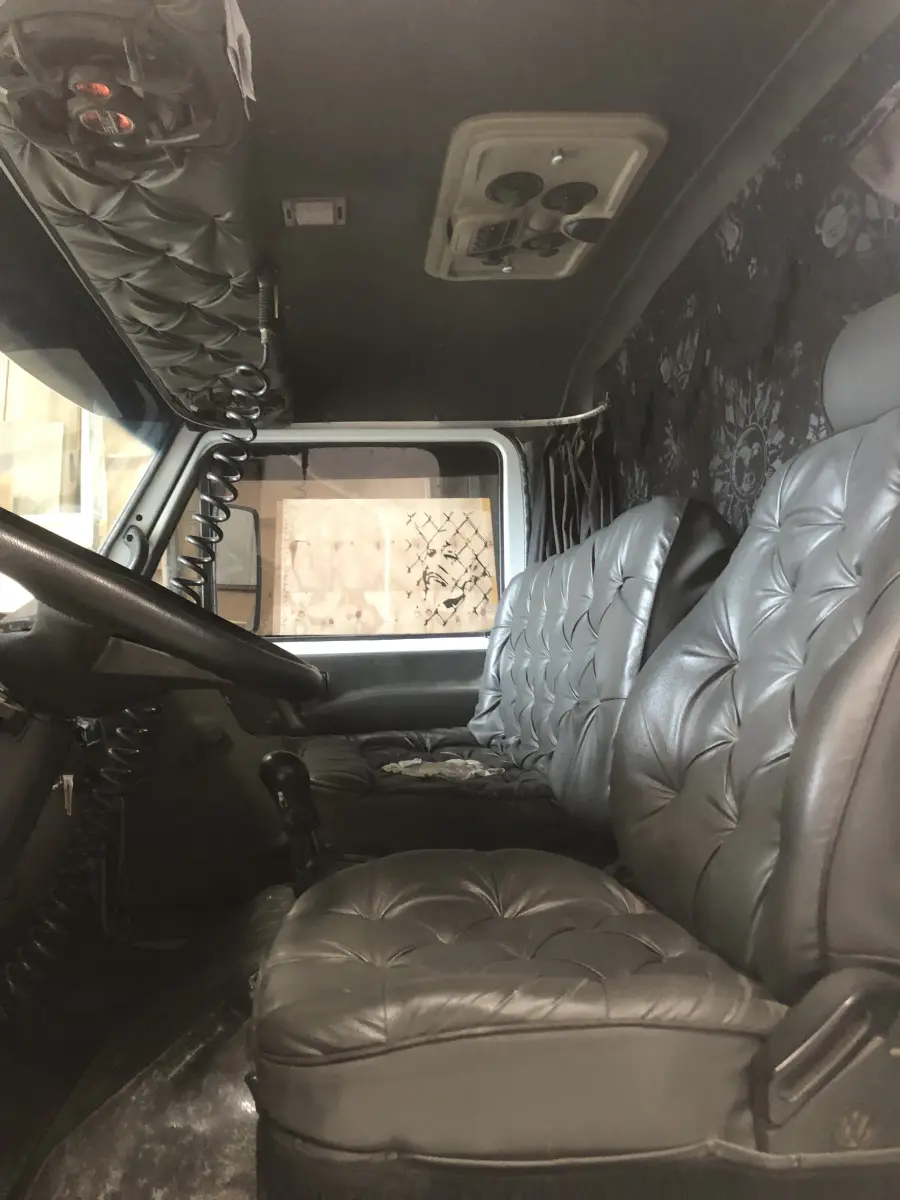 LOTE 078 - Caminhão VW/17.210 com bau, branco, ano 2000, placa MAW3043 