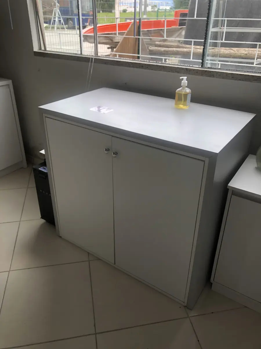 LOTE 069 - Armario baixo 2 portas, armário 2 portas, armario 1 porta 