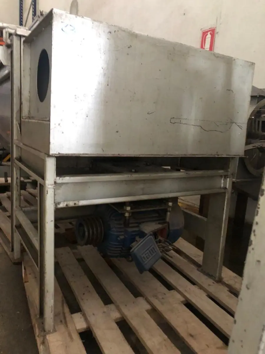 LOTE 018 - MISTURADOR de inox COM MOTOR,  Dimensões: C 1480 x A 860 x L 940 mm, ano 2010