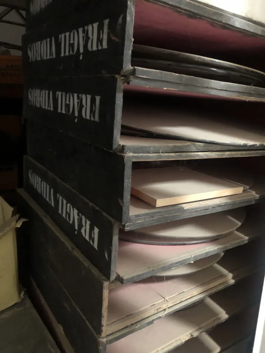 LOTE 039 - Lote de vidros em diversas formas 