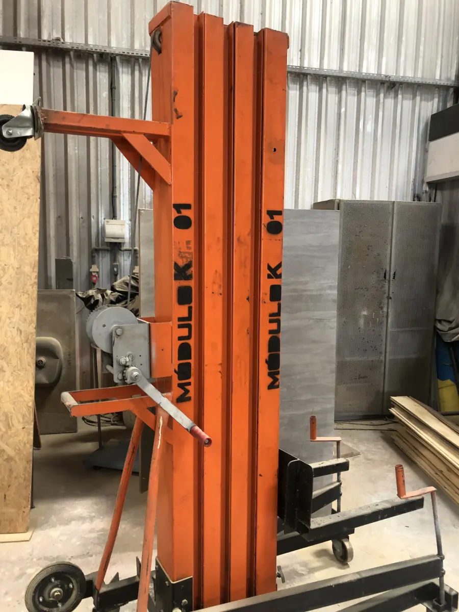 LOTE 018 - Empilhadeira manual 