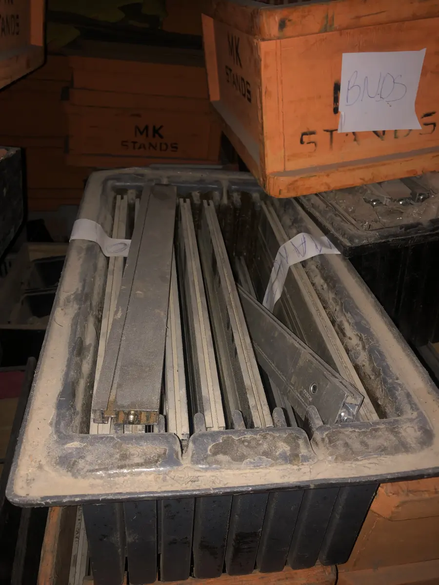 LOTE 039 - Lote de vidros em diversas formas 