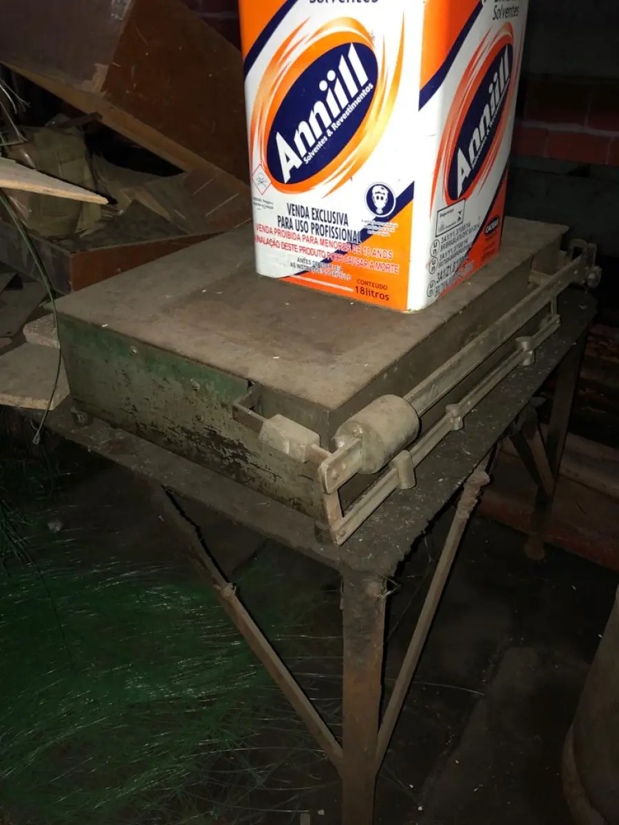 LOTE  - PRATELEIRAS, BANCADAS, ETC