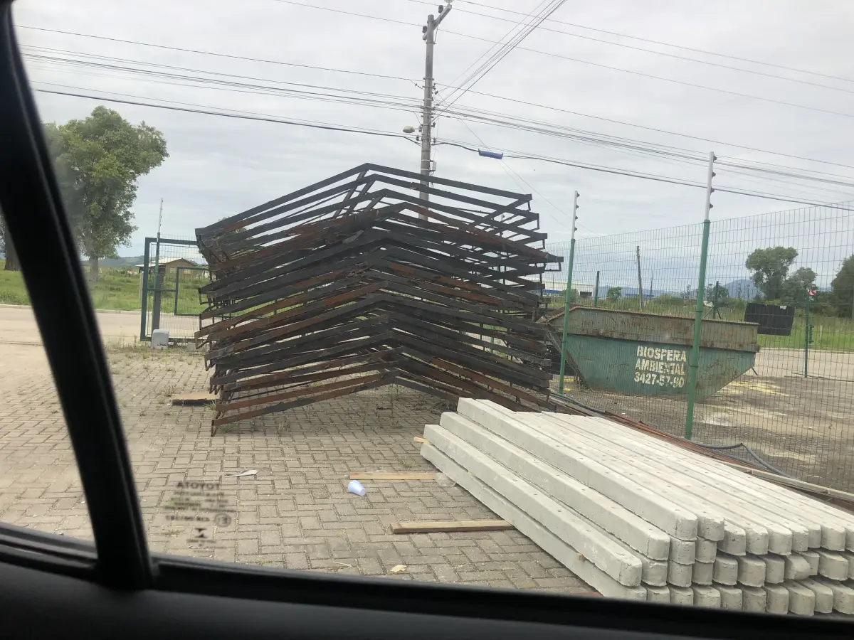 LOTE 002 - Lote de Postes de concreto