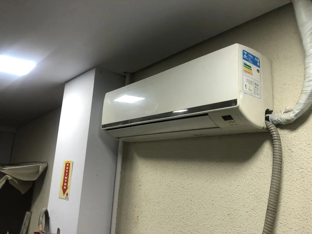 LOTE 050 - Ar condicionado split 