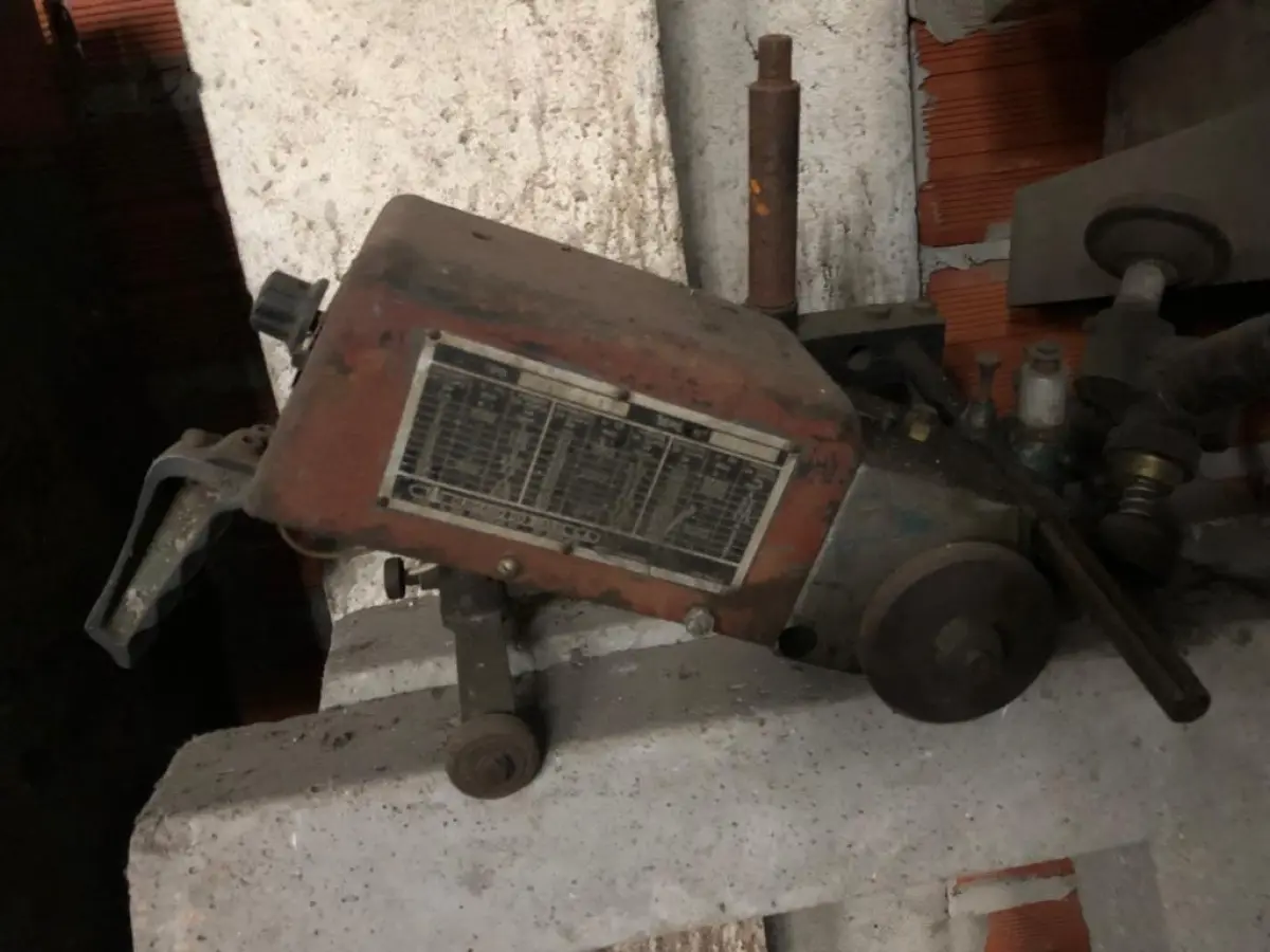 LOTE  - PRATELEIRAS, BANCADAS, ETC