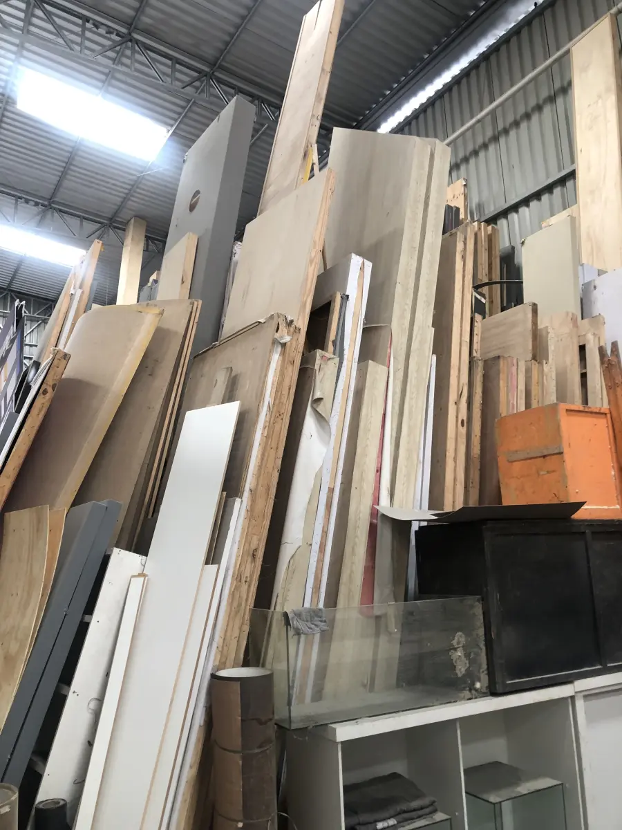 LOTE 003 - Lote de placas de mdf e compensado usados