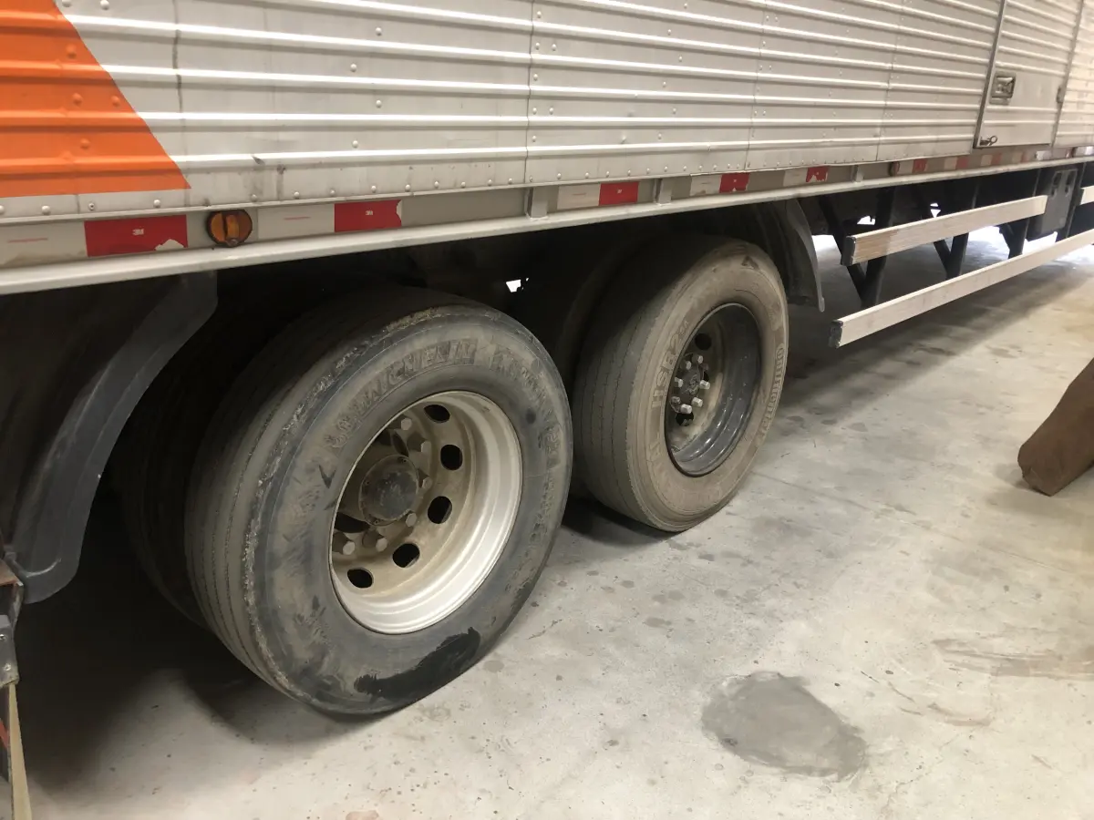 LOTE 078 - Caminhão VW/17.210 com bau, branco, ano 2000, placa MAW3043 