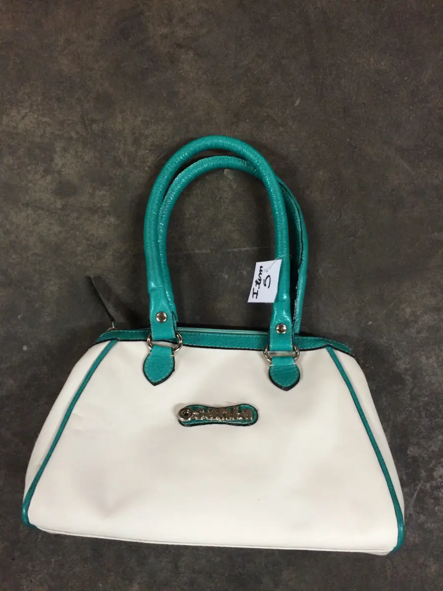 LOTE  - SAPATOS E BOLSAS FEMININOS