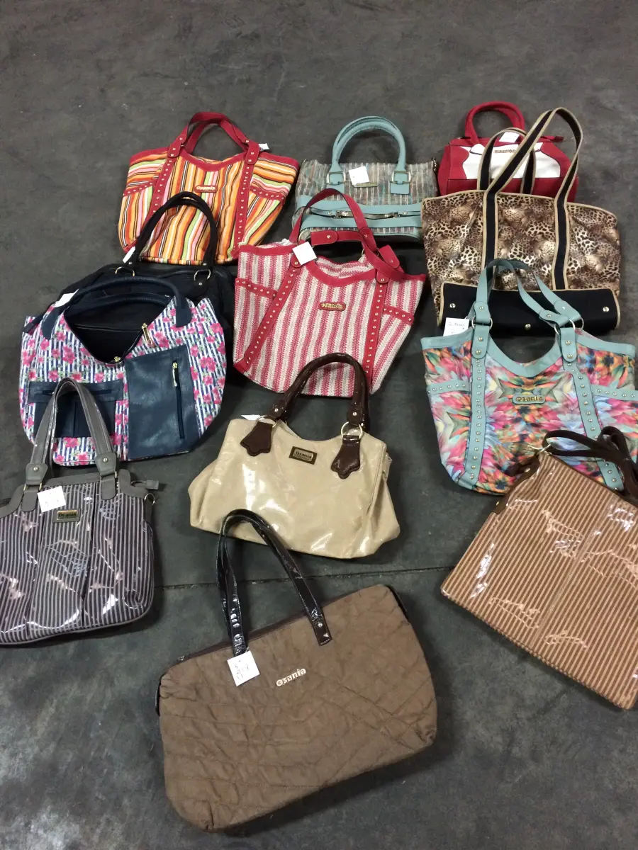 LOTE  - SAPATOS E BOLSAS FEMININOS