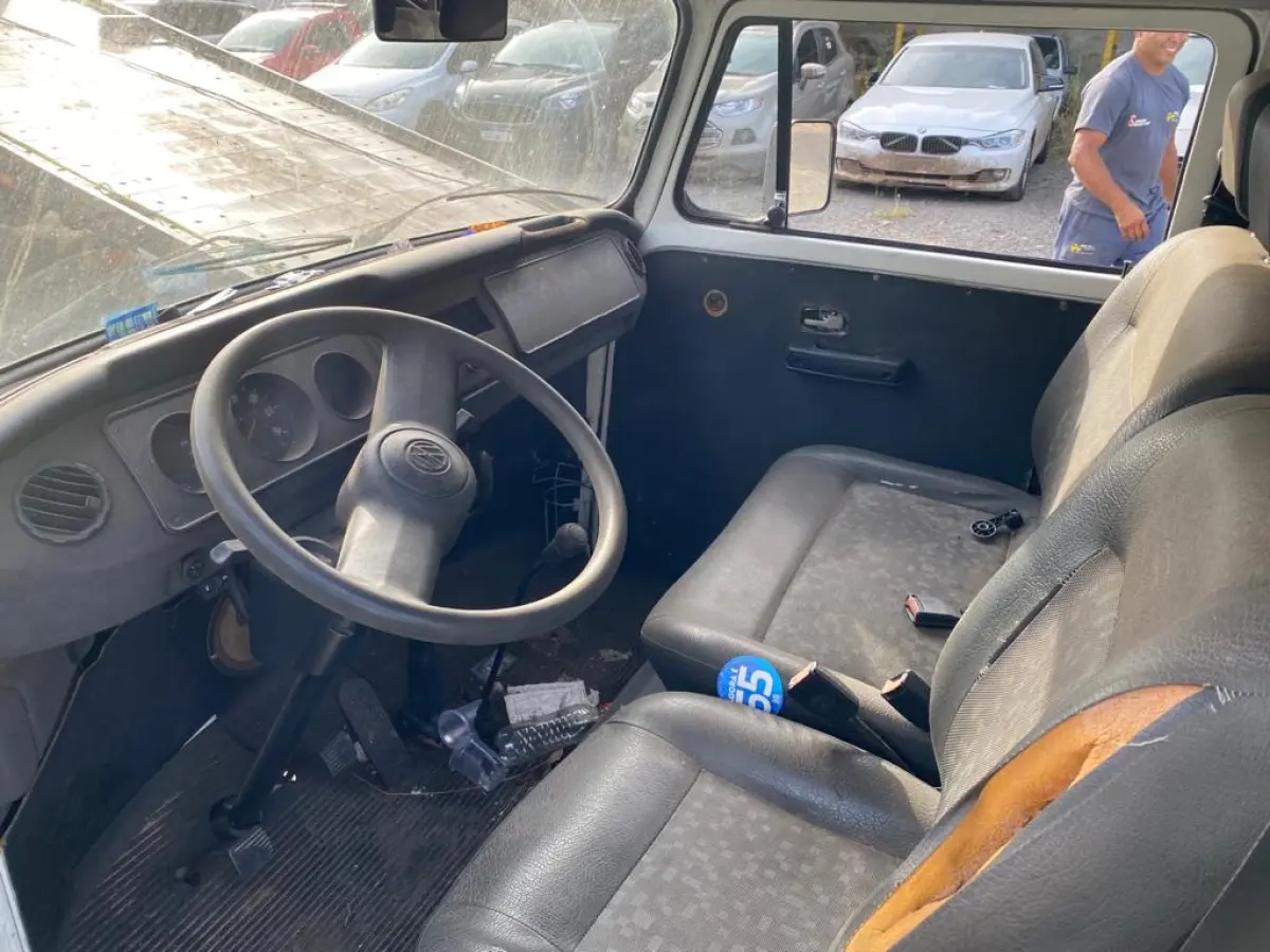 LOTE  - WV KOMBI 04/05