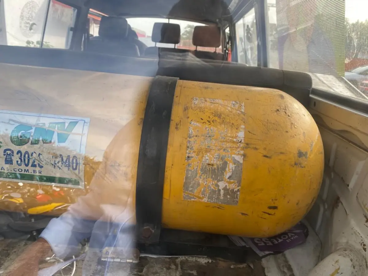 LOTE  - WV KOMBI 04/05