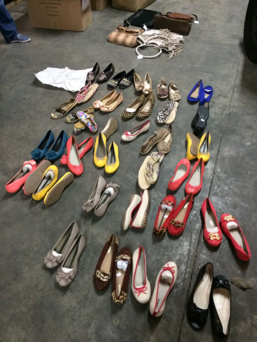 LOTE  - SAPATOS E BOLSAS FEMININOS