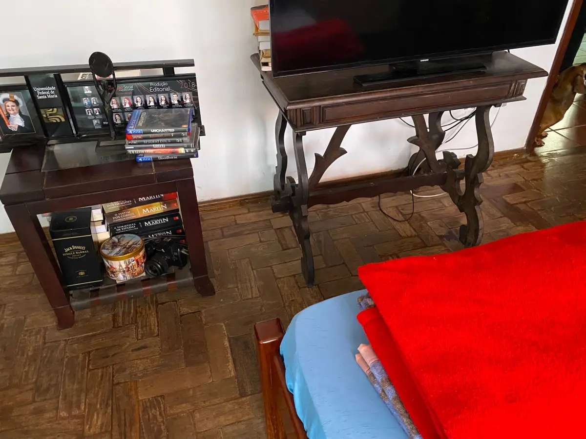 LOTE 2 - MÓVEIS DENTRO DA CASA