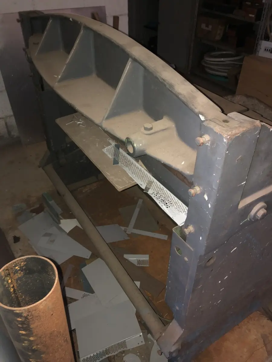 LOTE 538 - Cortadeira de chapa Newton