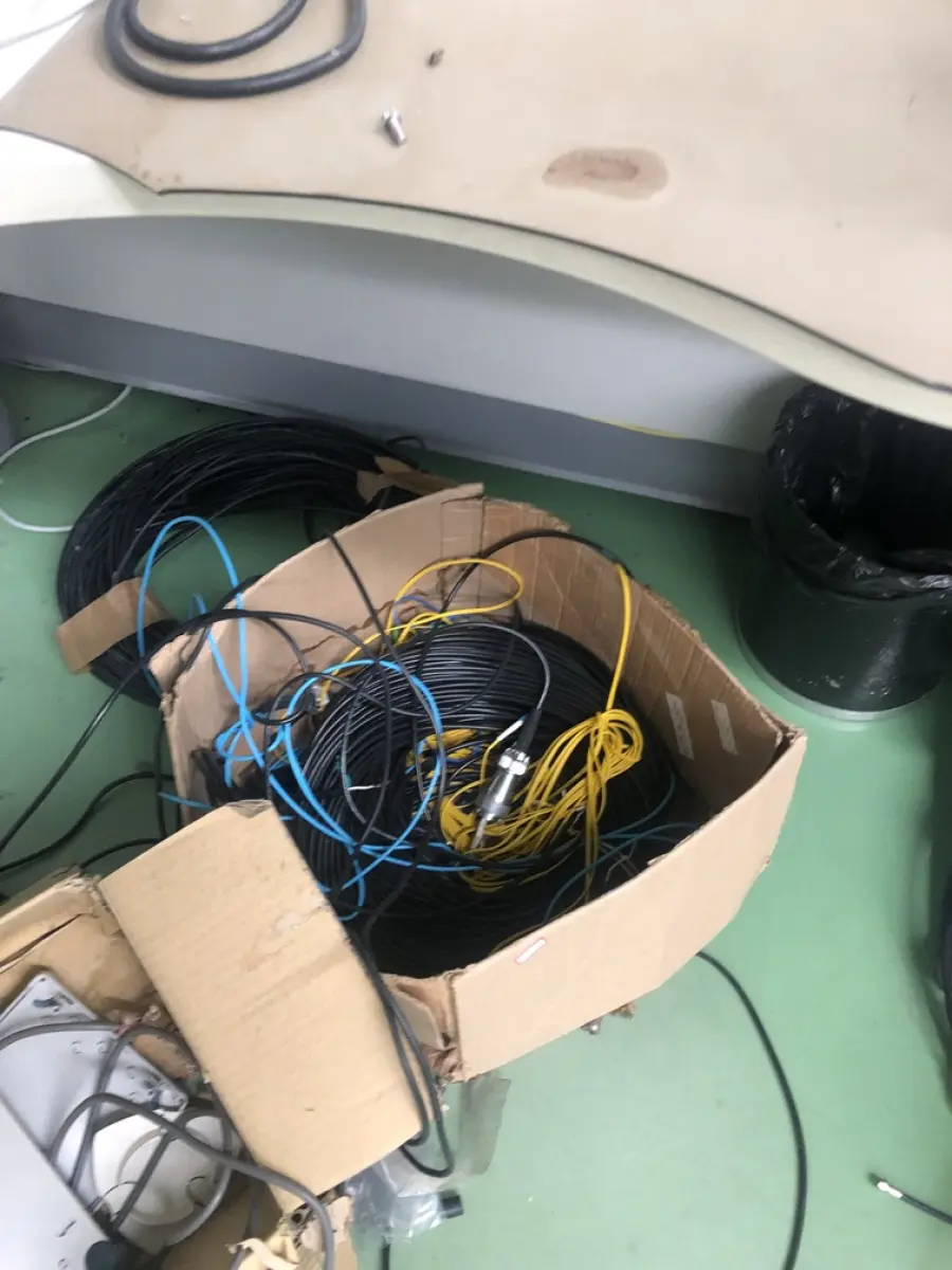 LOTE 285 - Roteador, equipamento de teste Acterna, cpu, fios, aparelhos de solda 