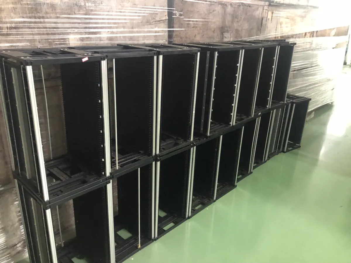 LOTE 380 - Caixas porta placas 