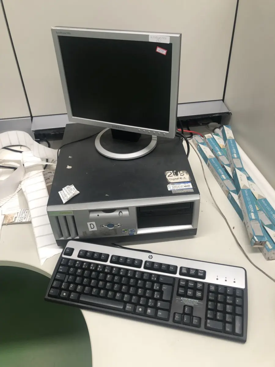 LOTE 239 - Cpu, monitor e teclado 