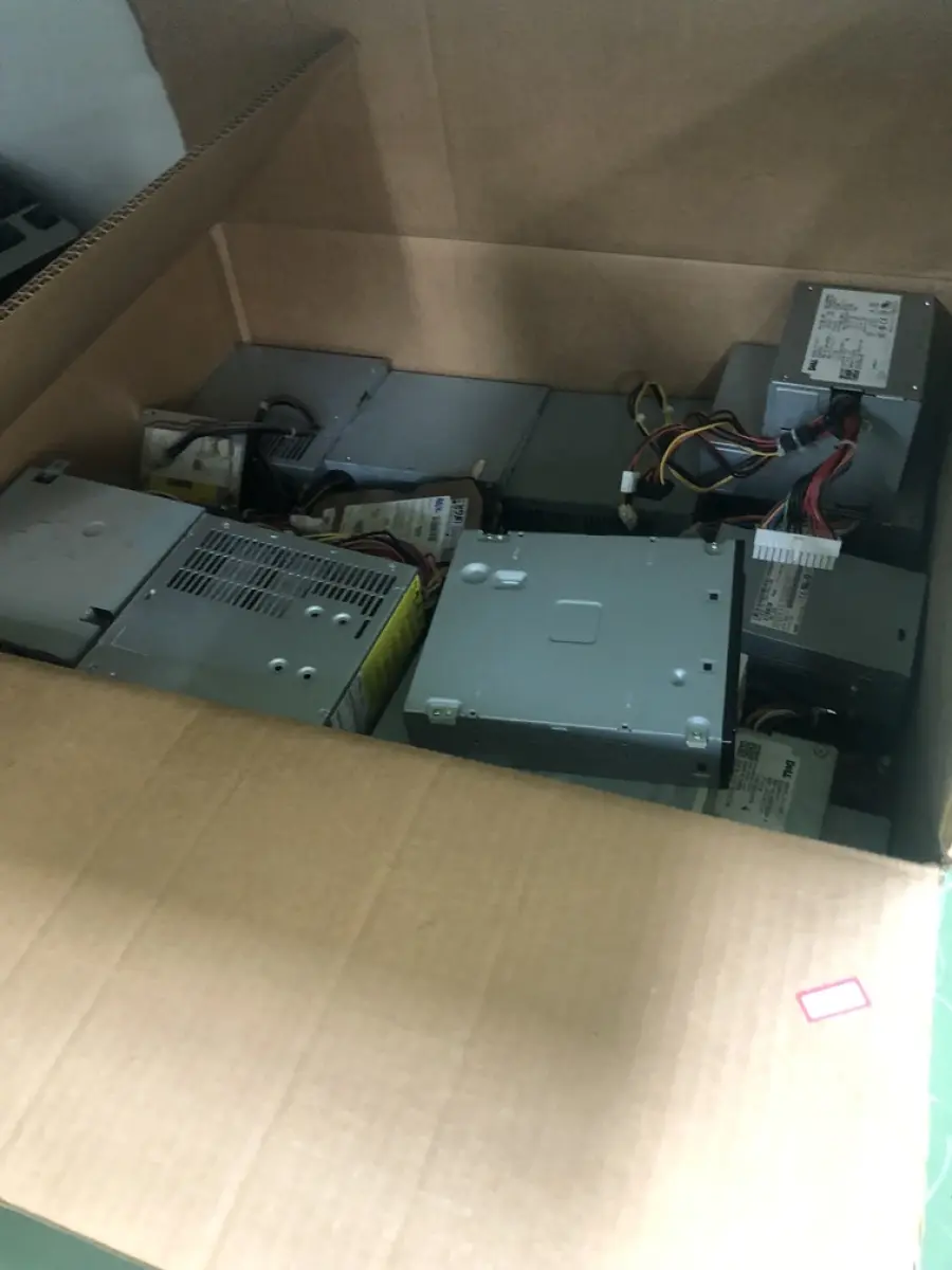 LOTE 278 - 5 cpus, roteador, monitor, lote de fios e carregadores, dvd, aquecedor de folhas, mouses, teclados, fontes  