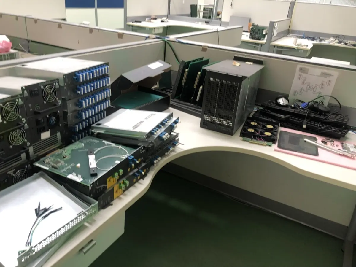 LOTE 372 - Equipamentos de teste, placas, cabos, roteadores 