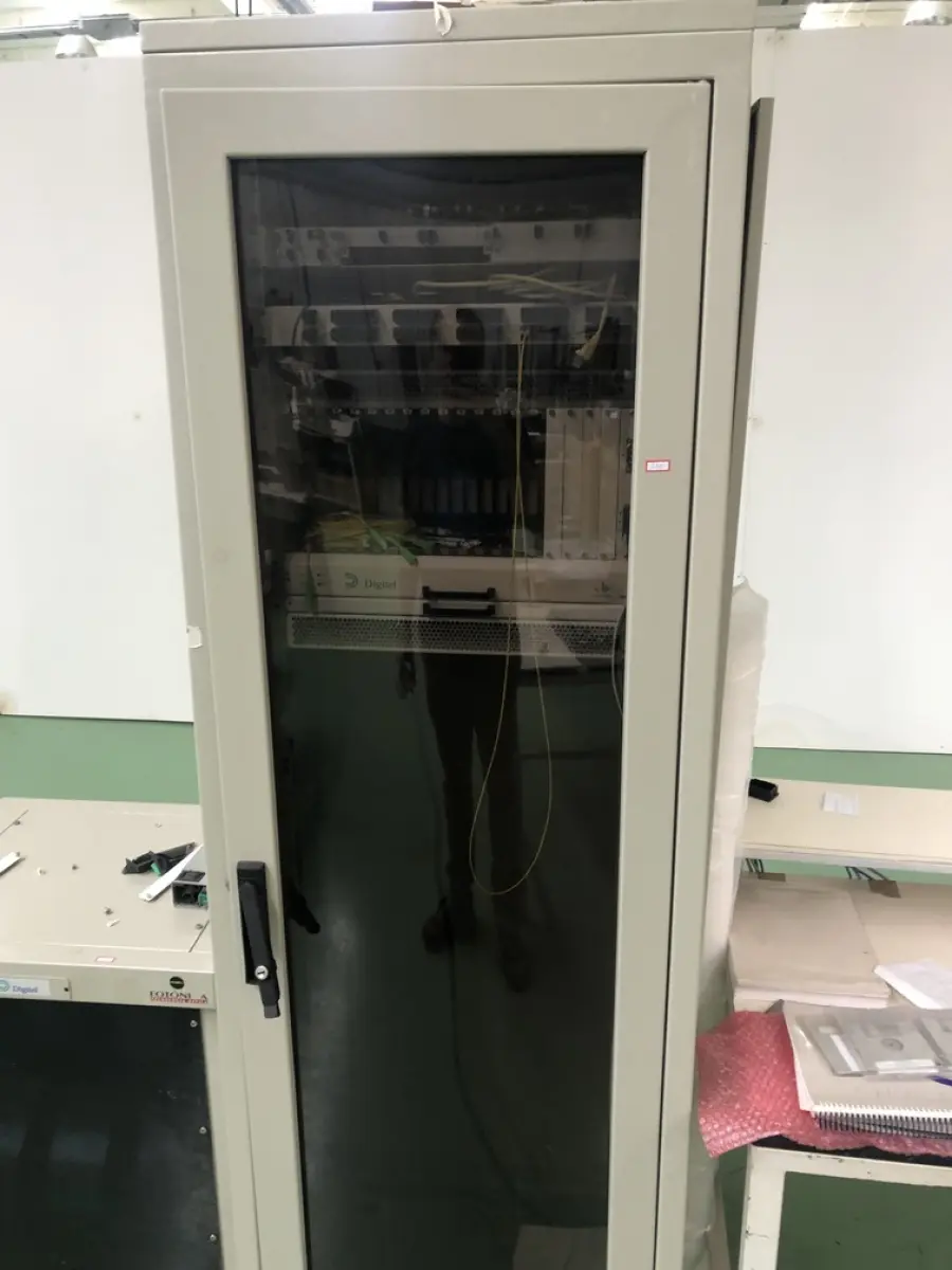 LOTE 370 - Rack com equipamentos de teste 