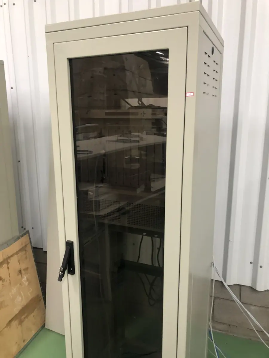 LOTE 329 - Rack com equipamentos de teste 