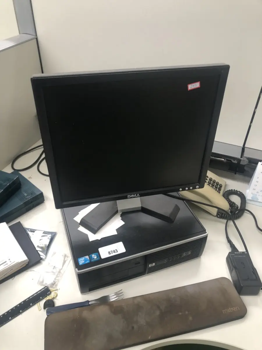 LOTE 243 - Cpu, monitor  