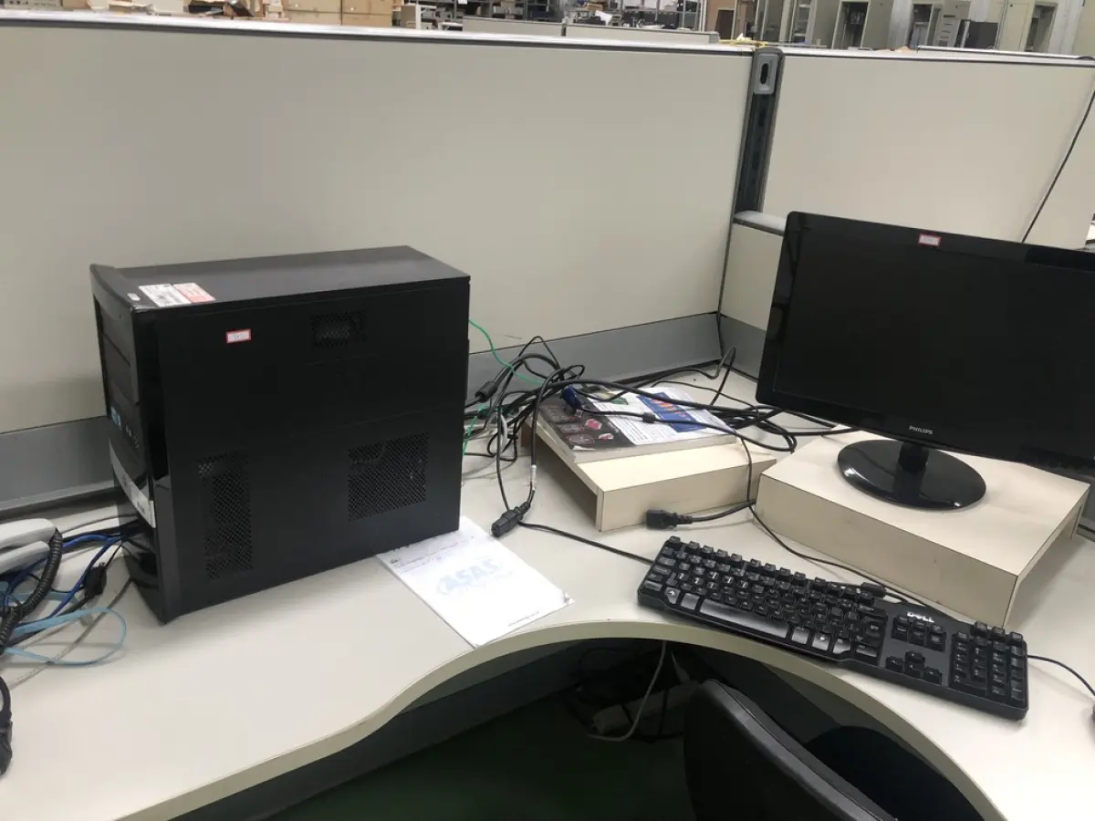 LOTE 312 - 2 monitores, teclado e mouse, roteadores, antena , monitor, cpu, monitor 