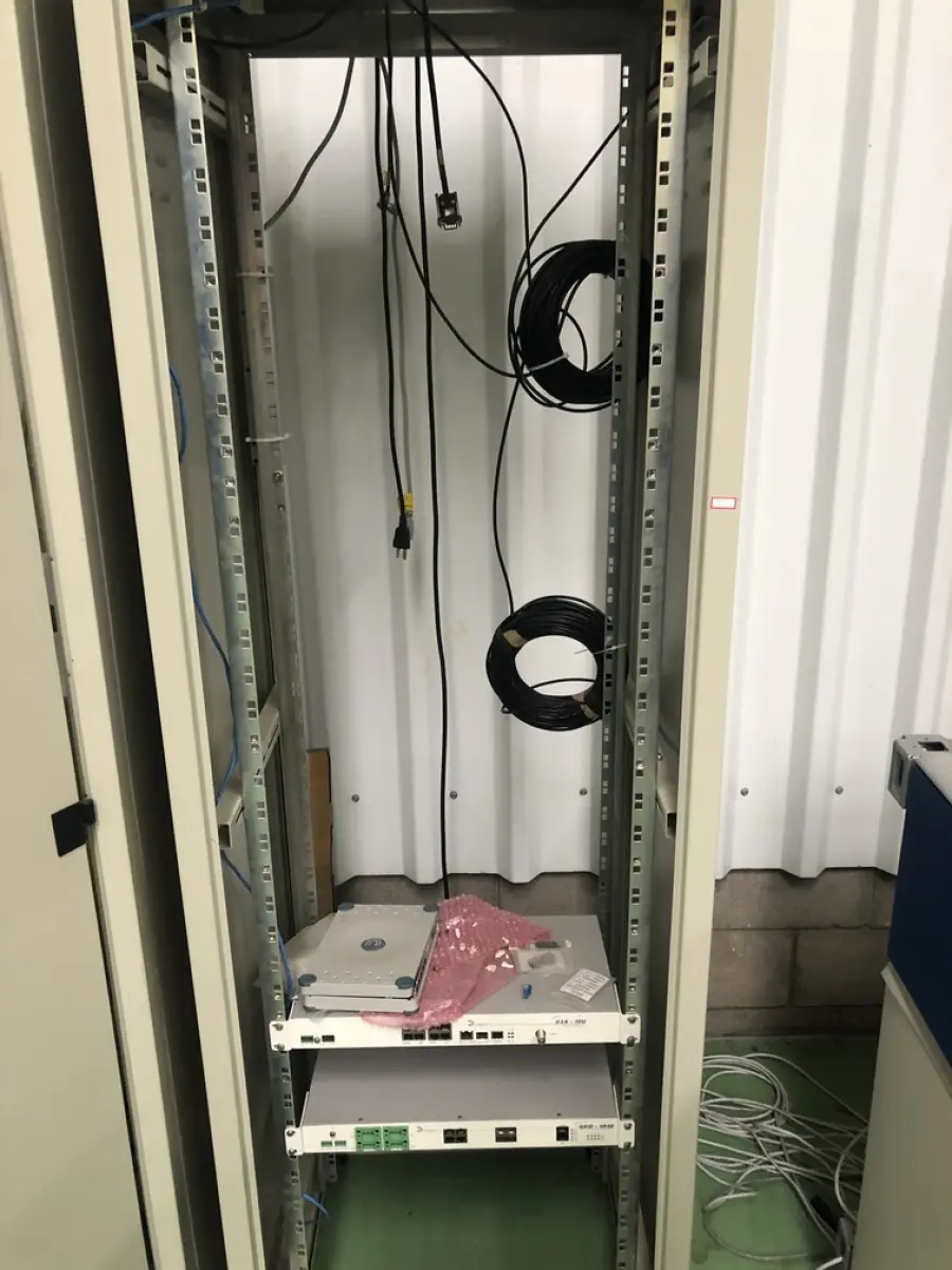 LOTE 323 - Rack com equipamentos de teste 