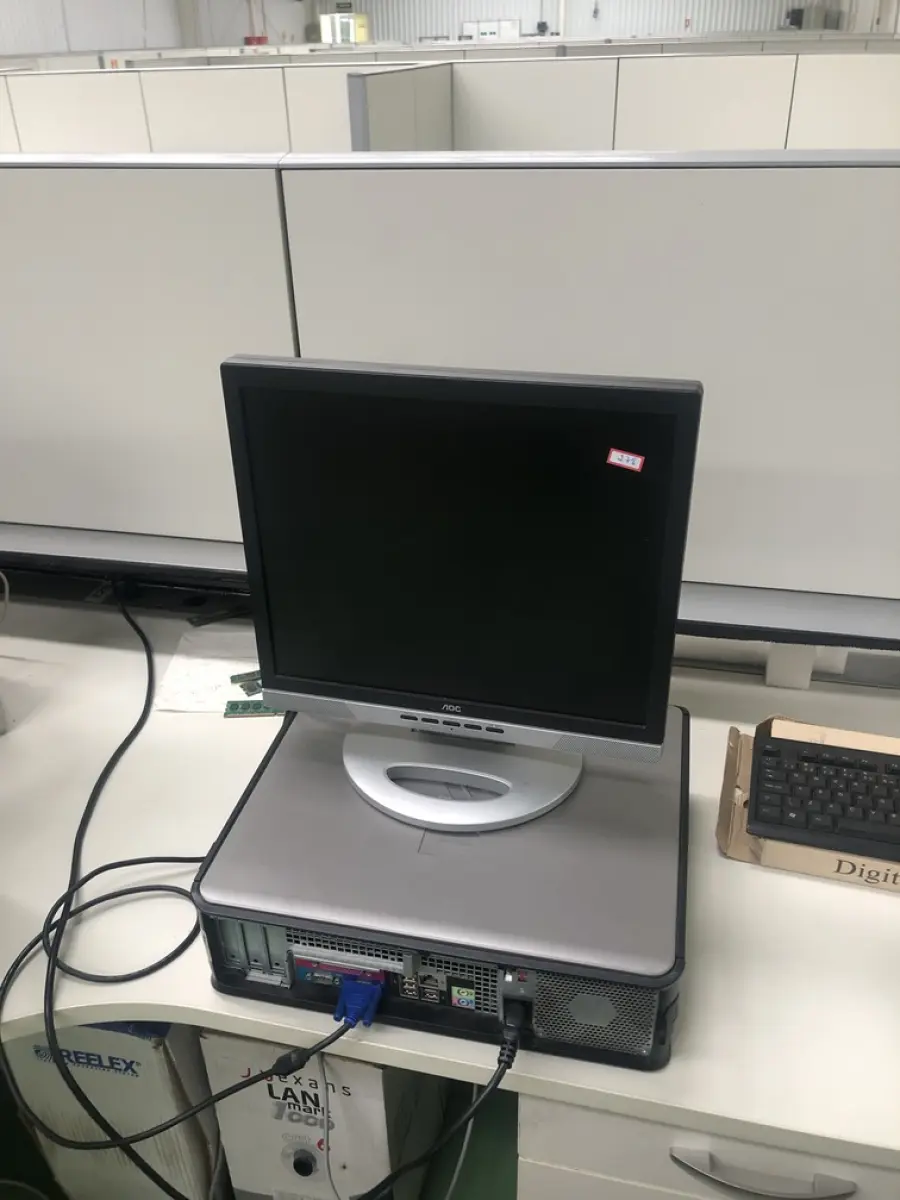 LOTE 278 - 5 cpus, roteador, monitor, lote de fios e carregadores, dvd, aquecedor de folhas, mouses, teclados, fontes  