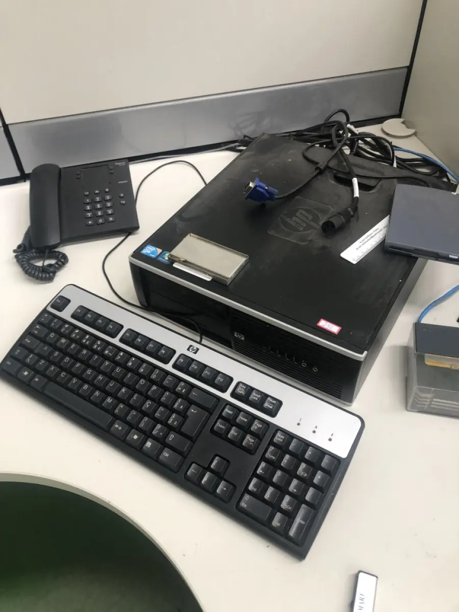 LOTE 242 - Cpu e teclado  e telefone