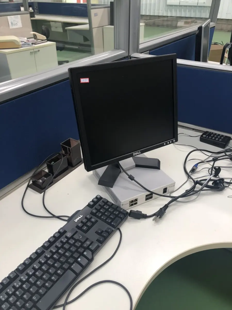 LOTE 150 - Monitor, teclado e modem 