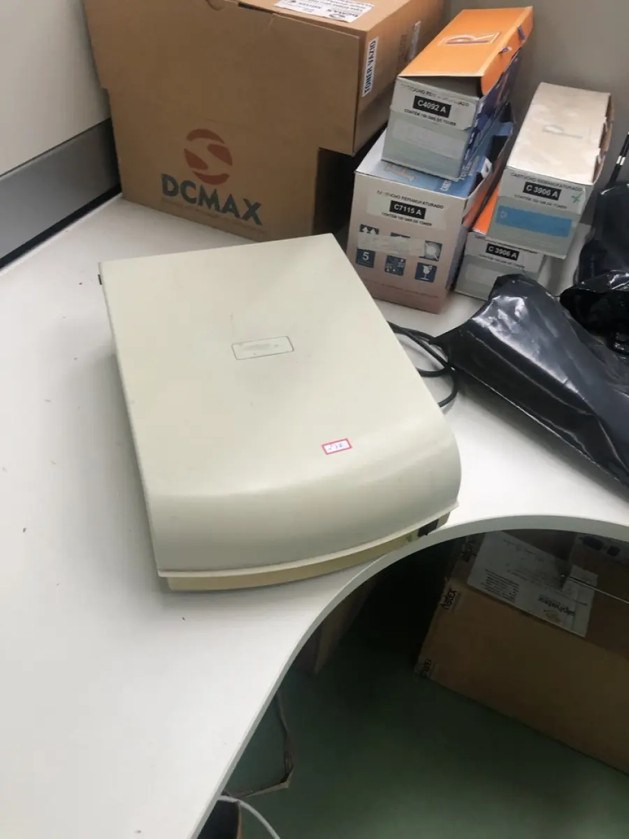 LOTE 278 - 5 cpus, roteador, monitor, lote de fios e carregadores, dvd, aquecedor de folhas, mouses, teclados, fontes  