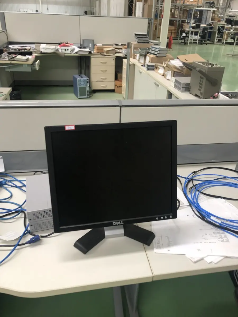 LOTE 312 - 2 monitores, teclado e mouse, roteadores, antena , monitor, cpu, monitor 