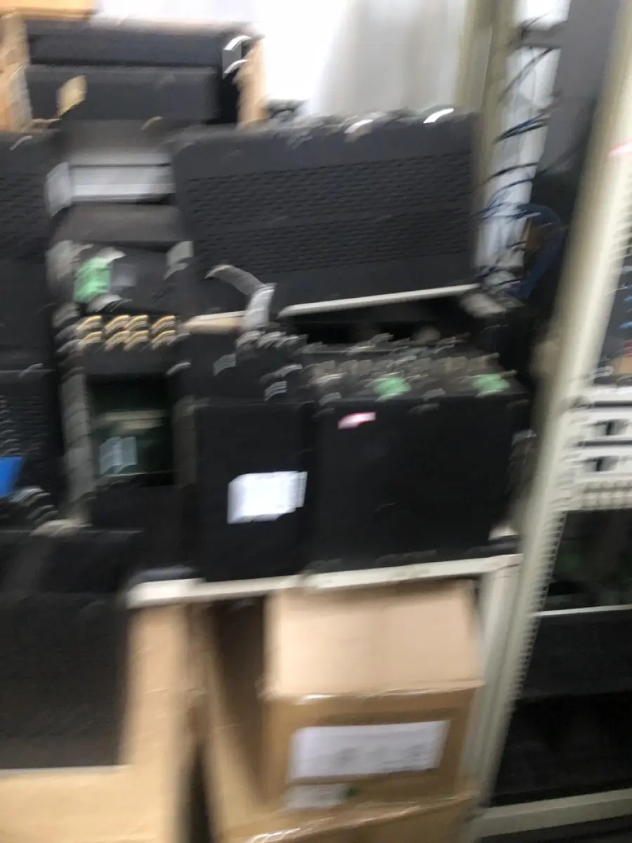 LOTE 354 - Equipamentos de teste, rack com equipementos de teste 