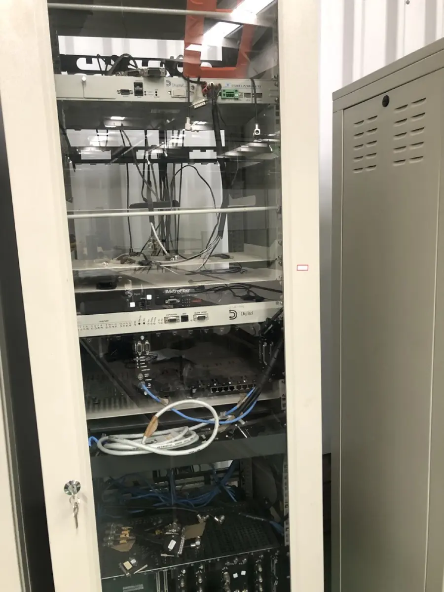 LOTE 337 - Rack com equipamentos de teste 