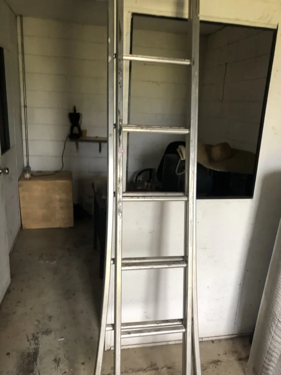 LOTE 545 - Escada de aluminio 