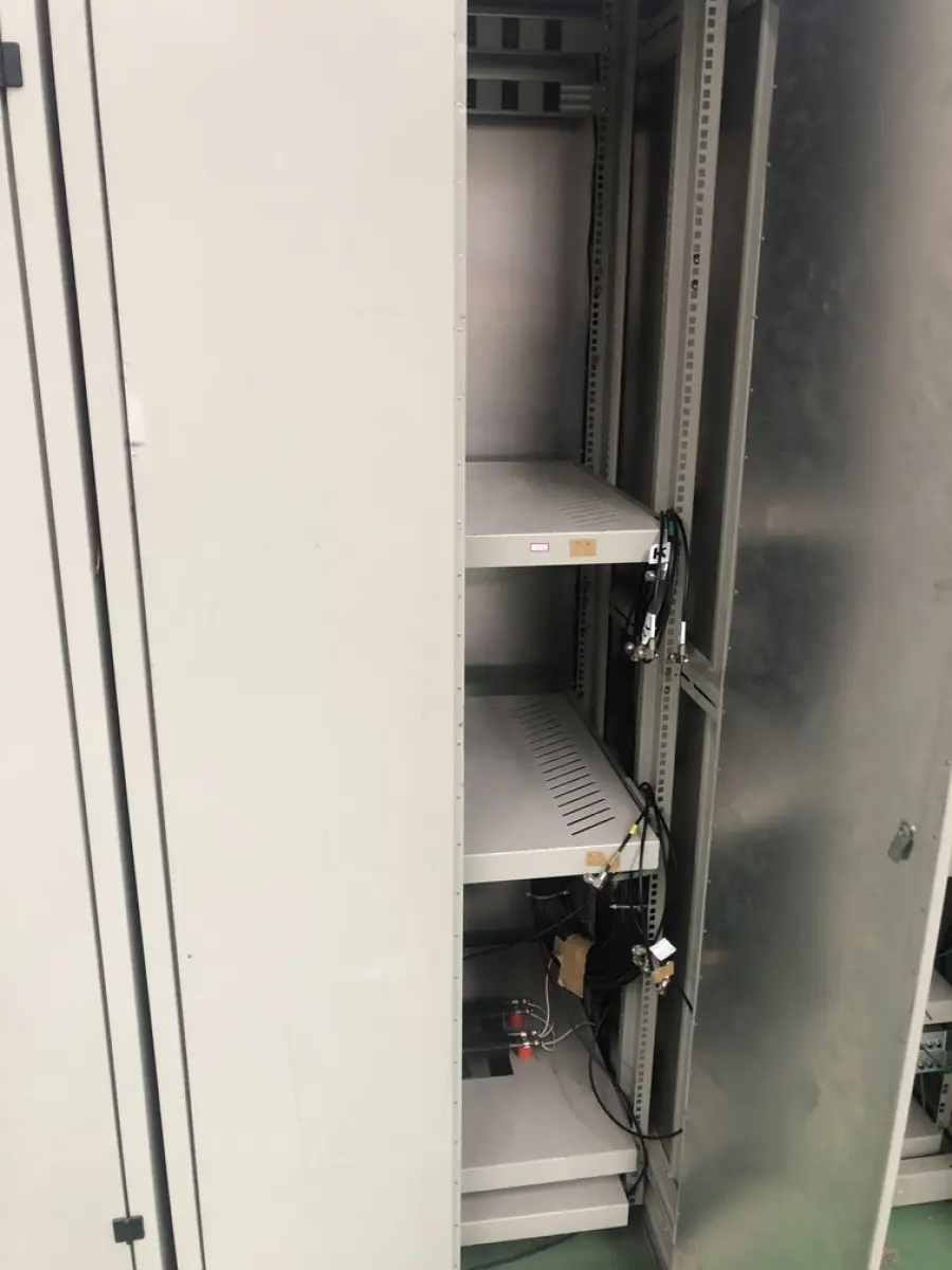 LOTE 388 - Armario porta equipamentos 