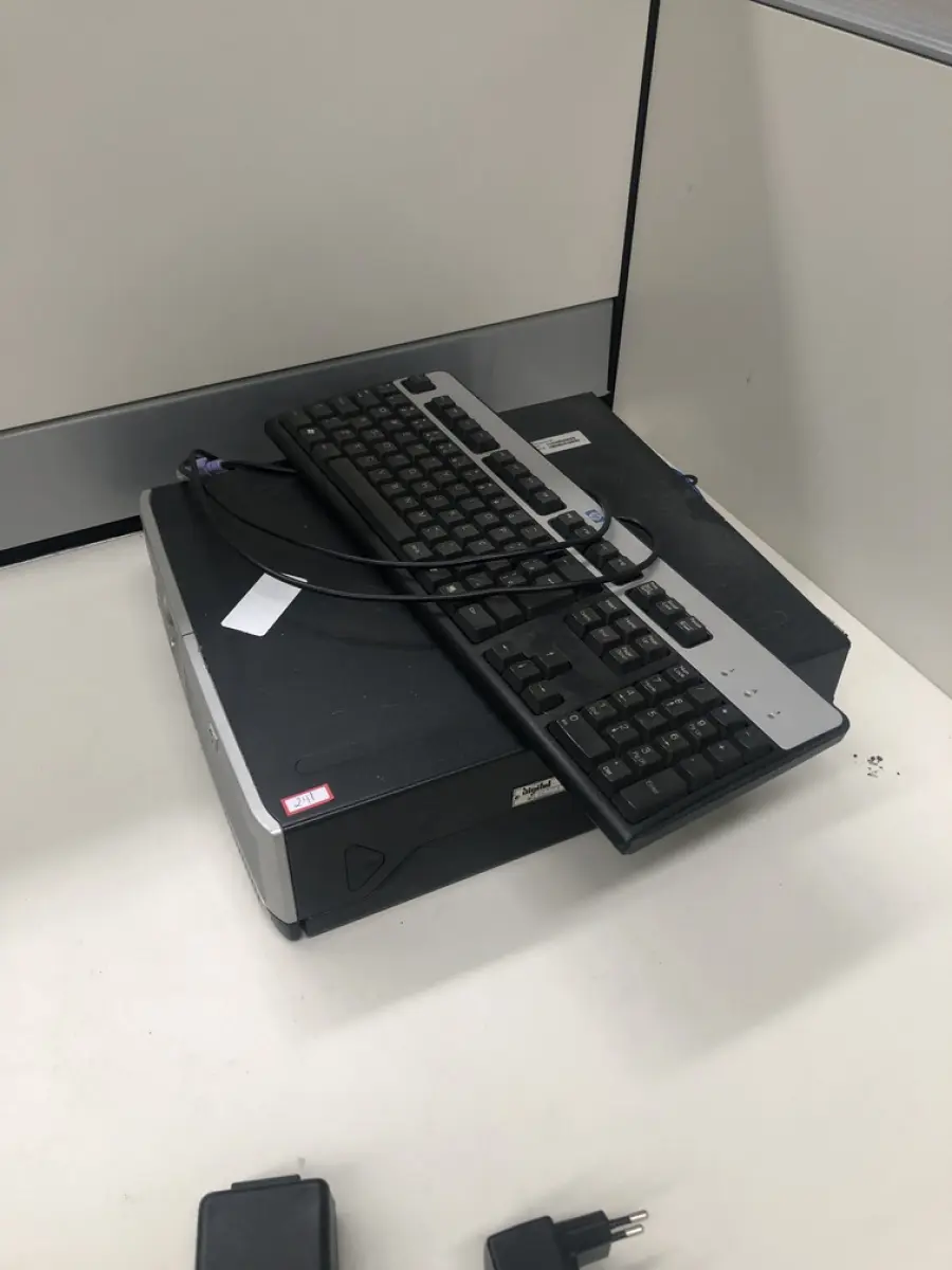 LOTE 241 - Cpu e teclado  