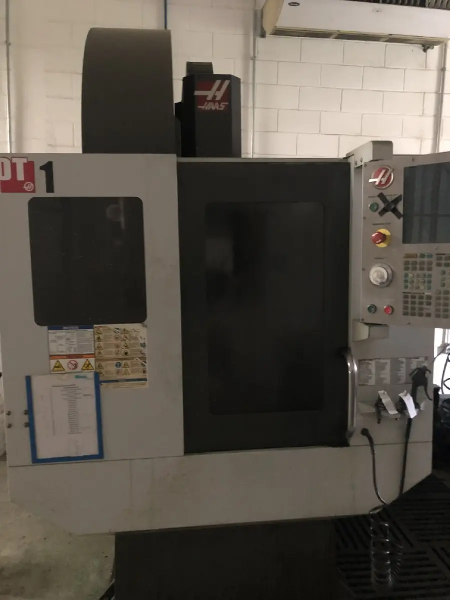 LOTE 553 - Trono CNC Hass DT1