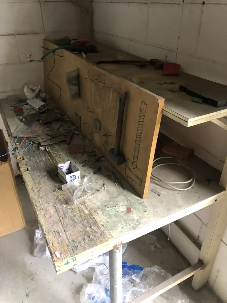 LOTE 549 - Bancada com prateleira 