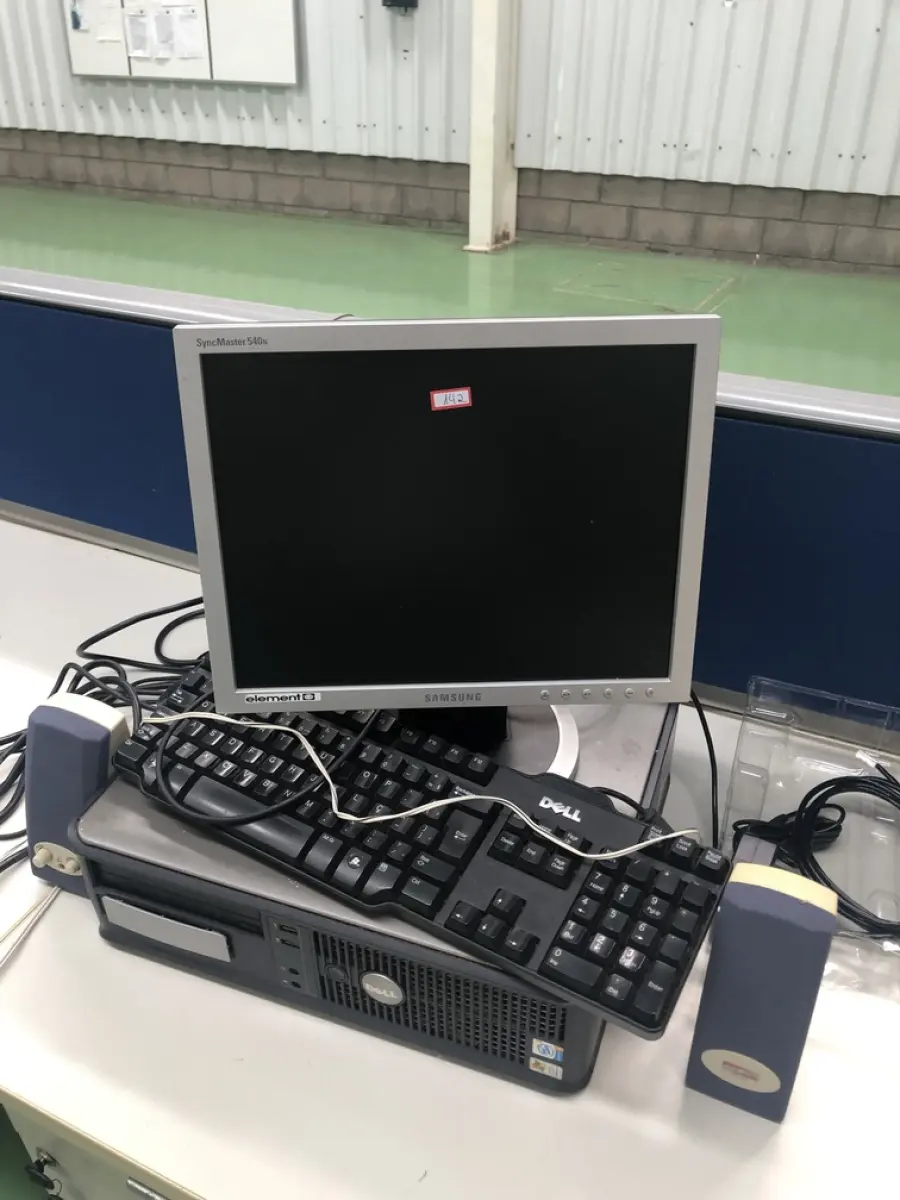 LOTE 142 - Cpu, monitor, caixas de som e teclado 