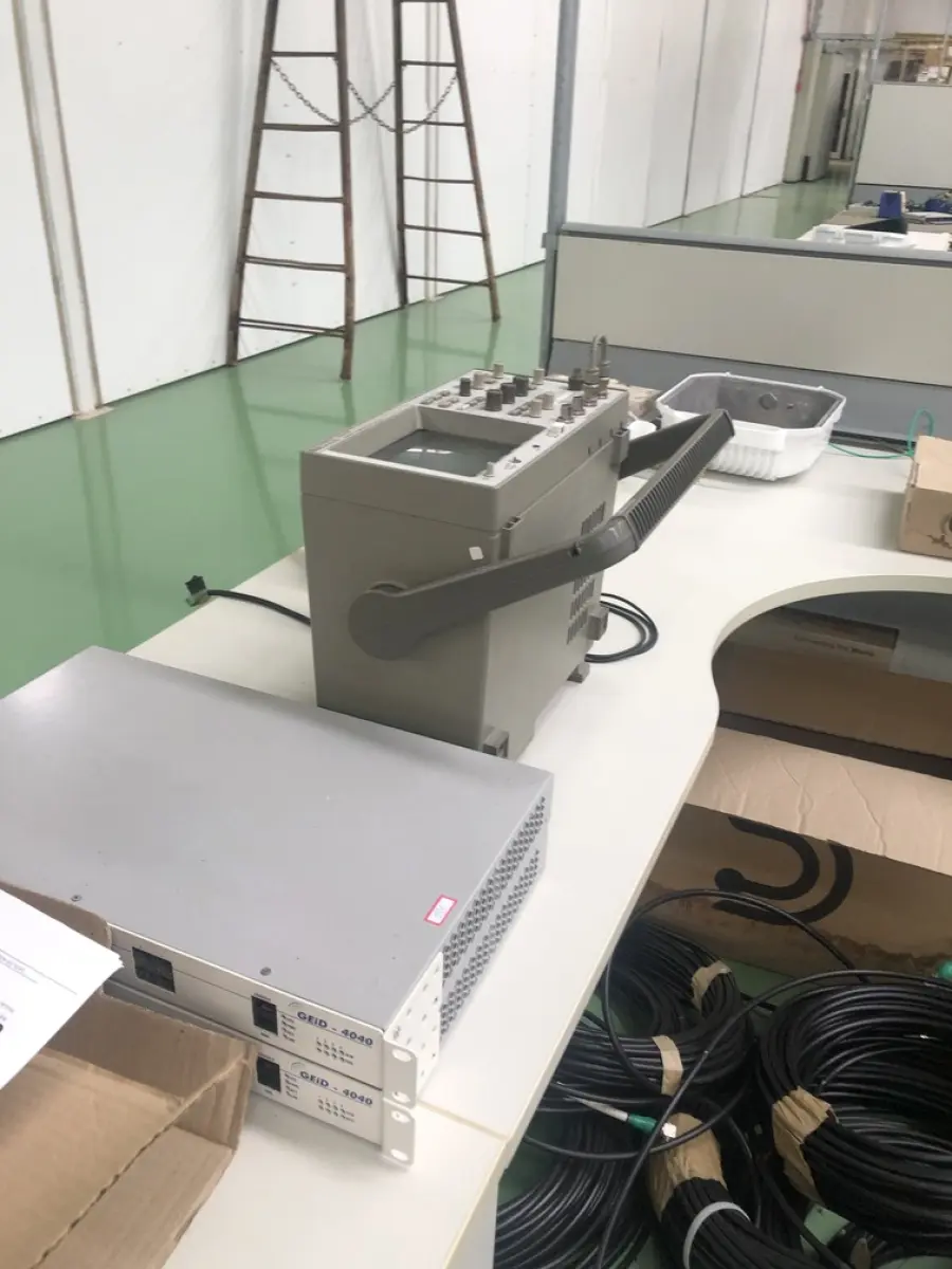 LOTE 295 - Roteadores, antenas, equipamento de teste, cabos 