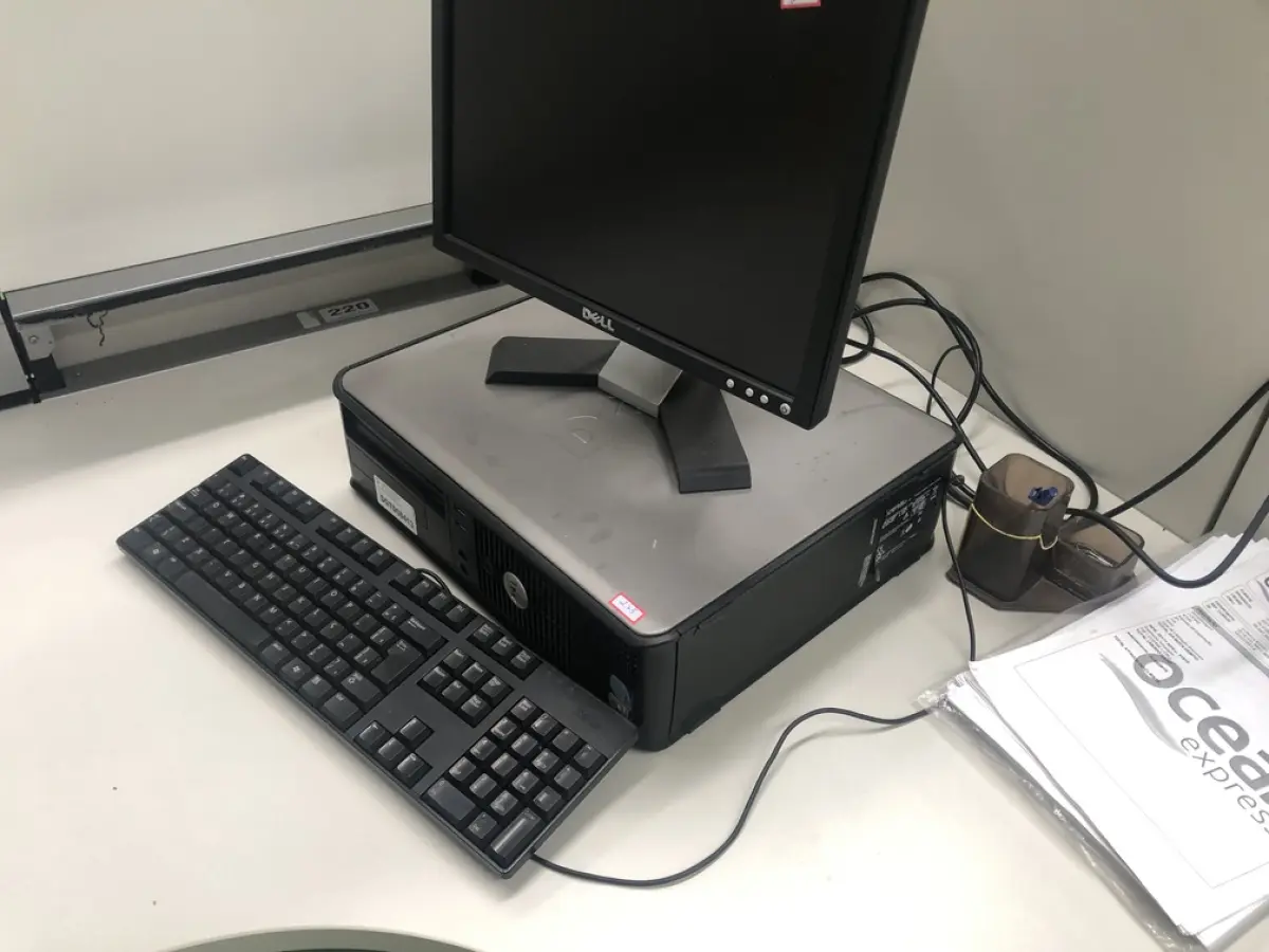 LOTE 275 - Cpu, monitor e teclado 