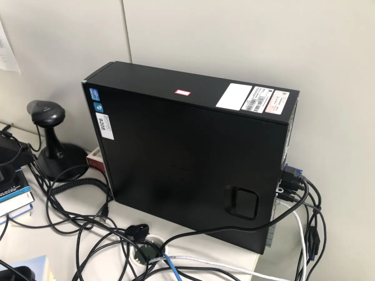 LOTE 191 - Cpu, 2 monitores, teclado, mouse e telefone 