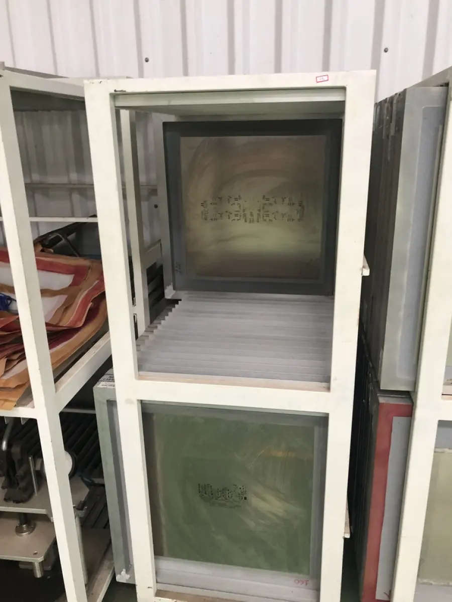 LOTE 496 - Carrinho de tranporte com molde para placas 