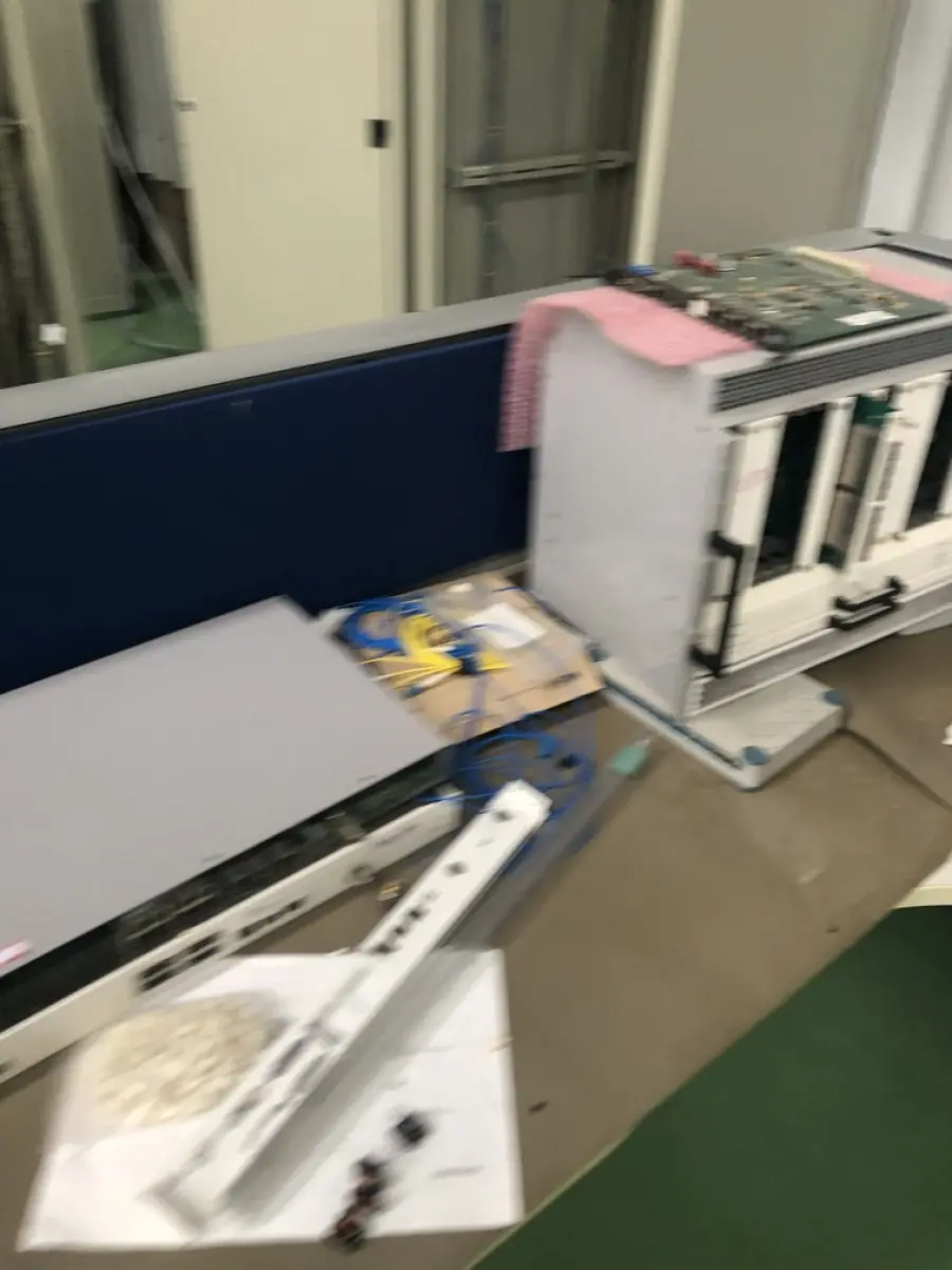 LOTE 322 - Exaustores, roteadores, equipamento de teste, cpu, monitor, teclado 