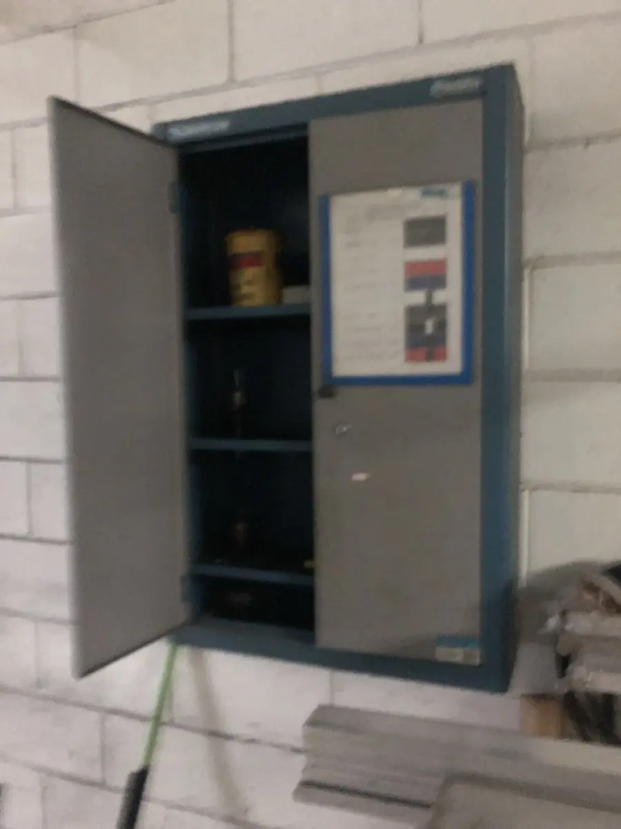 LOTE 558 - Armario mecanico 