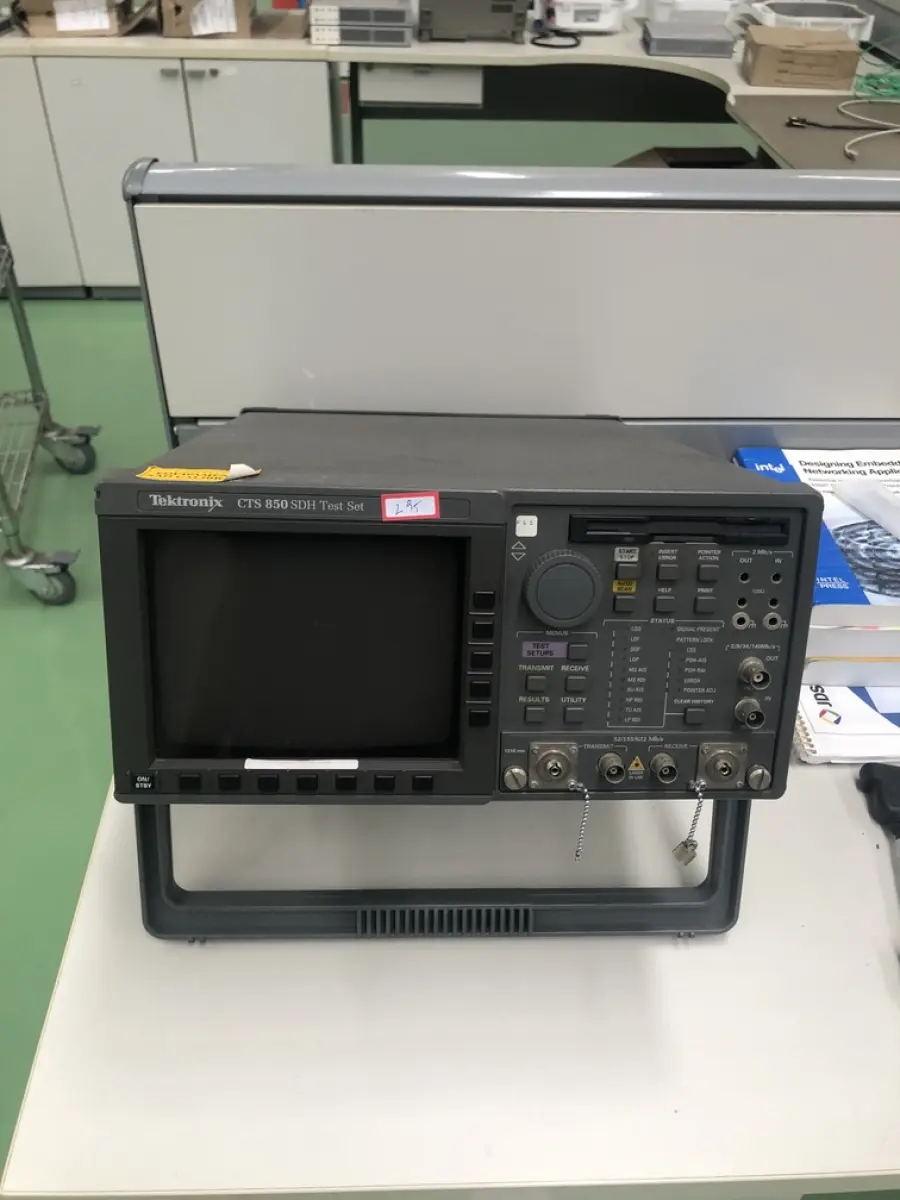 LOTE 295 - Roteadores, antenas, equipamento de teste, cabos 